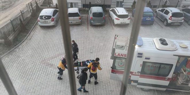 Boşanma aşamasındaki eşi ve ailesinden 3 kişiyi yaralayıp intihar etti