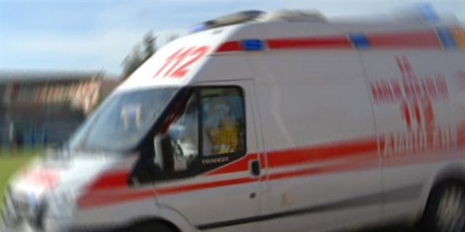 Hasta tayan ambulans ile iki ara arpt: 10 yaral