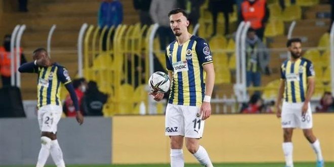 Fenerbahçe tribünlerinden istifa çağrısı