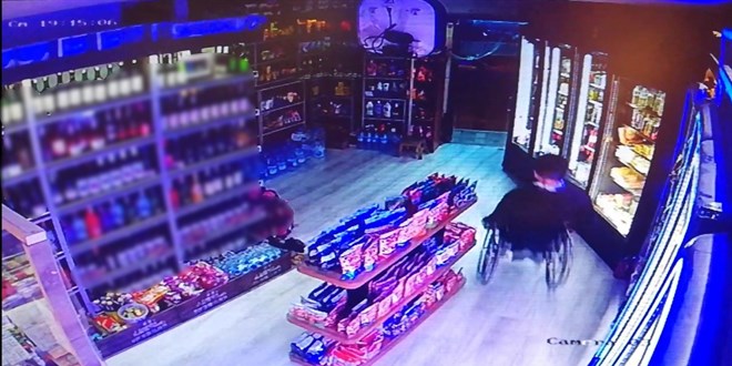 Yürekleri sızlatan hırsızlık anı kamerada