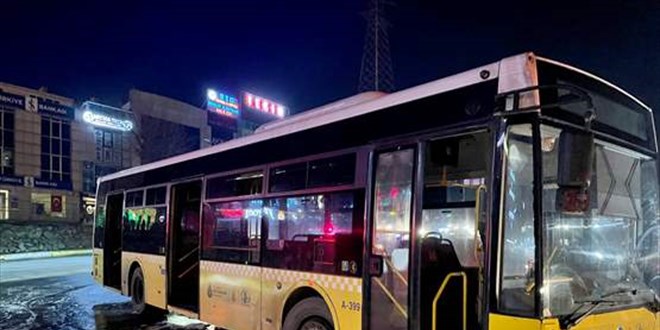 İETT otobüsündeki yangın beton mikserinden sıkılan suyla söndürüldü