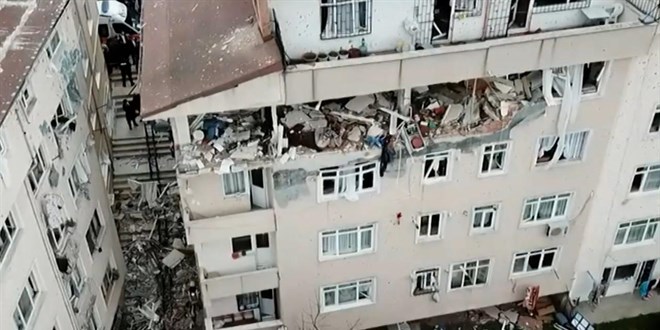 Üsküdar'da 4 katlı binadaki patlama anı kamerada