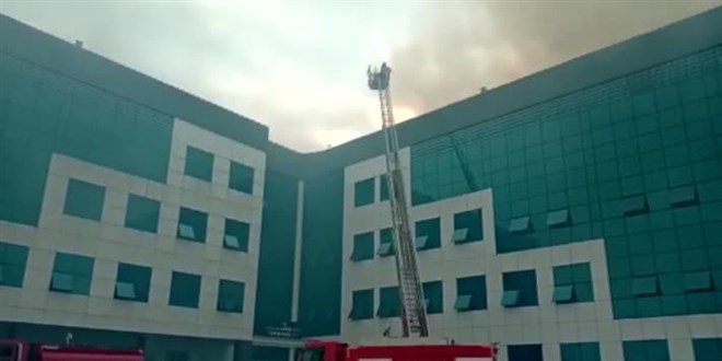 Validen fakülte binasında çıkan yangına dair açıklama