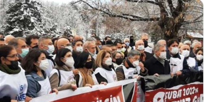 Ankara'da baz doktorlar TTB'nin arsyla i brakma eylemi yapt