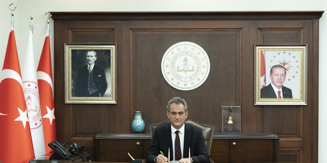 Bakan Özer: 850 bin dersliğin 434'ünde yüz yüze eğitime ara verdik