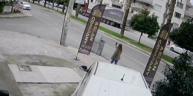 Grntl konuma esnasnda telefonu alnd