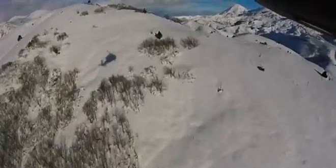 Operasyon dönüşü askerlerin helikopterle alınması kamerada