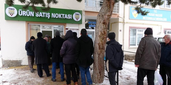 TMO önünde ucuz yağ kuyruğu