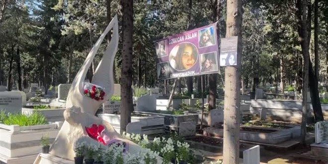 Özgecan Aslan ölümünün 7. yılında mezarı başında anıldı