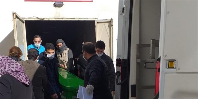 Mamadan zehirlenen 3 bebekten 2'si öldü