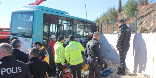 Halk otobüsü AFAD aracı ile çarpıştı: 1 ölü, 3 yaralı
