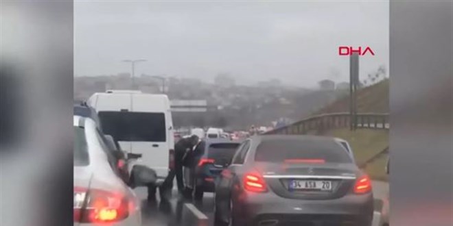 Yol tartışmasında bıçak çeken sürücü gözaltına alındı