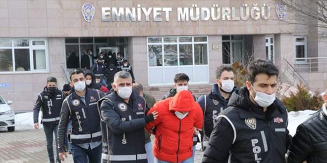 13 ilde 'görevi kötüye kullanma ve rüşvet' operasyonu