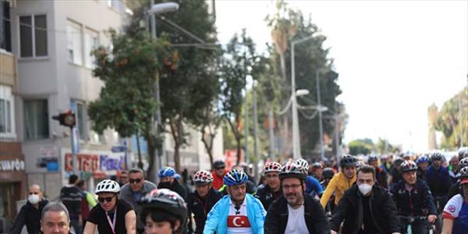 Gençlik ve Spor Bakanı Kasapoğlu, Antalya Bisiklet Turu'nda pedal çevirdi