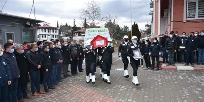 Görevi başında kalp krizi geçiren polis hayatını kaybetti