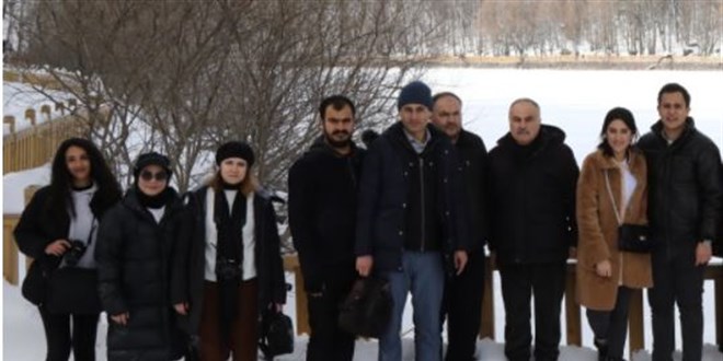 Ankaralı gazeteciler yaban hayvanları için doğaya yem bıraktı