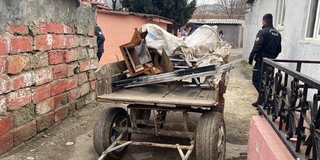 Hırsızlık zanlısı polisten ata binerek kaçtı