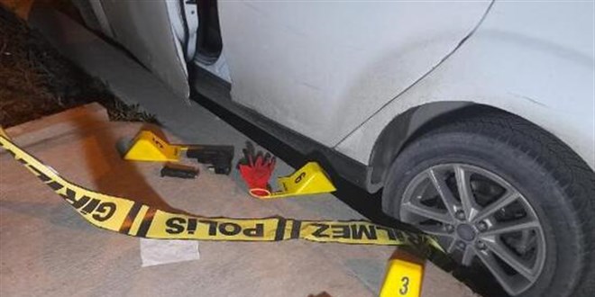 Kaçan şüphelileri takip eden ekiplerin aracı devrildi: 2 polis yaralı