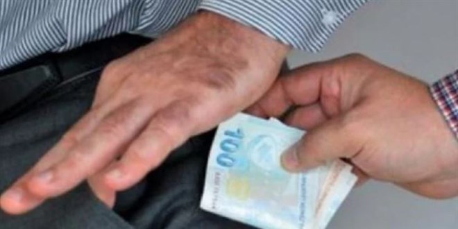 Tapuda rüşvetin detayları: Para alışverişi tuvalette yapılmış