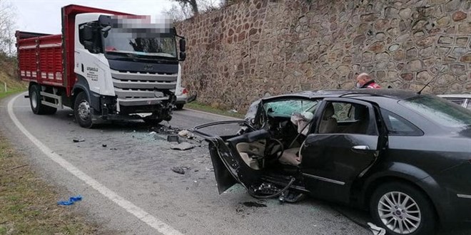 Ordu'da otomobil ile kamyon arpt 2 kii ld