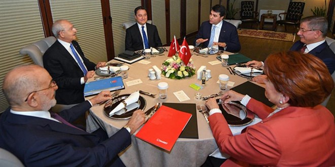 Ahmet Davutoğlu: İttifakın isim değiştirmesini Kılıçdaroğlu önerdi