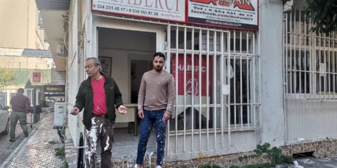 Mersin'de yerel gazeteye boya, yumurta ve yem attılar
