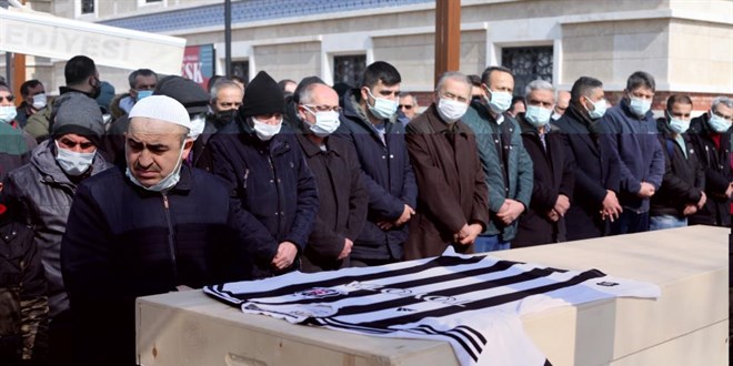 Aşı olmayan sağlık çalışanı koronadan vefat etti