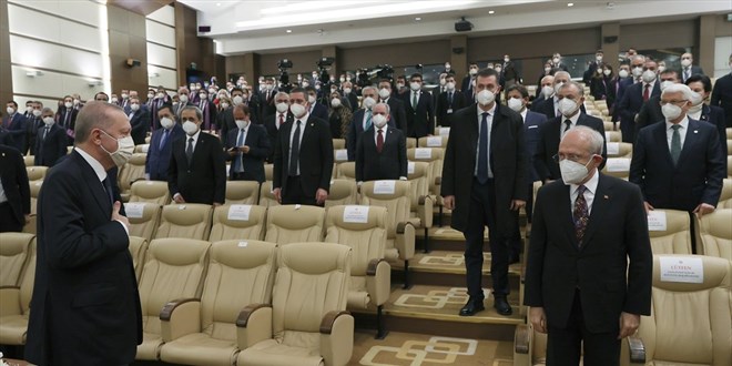 Cumhurbaşkanı Erdoğan ile Kılıçdaroğlu, törende selamlaştı