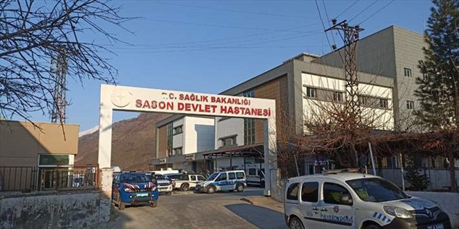 Yüzeyi buz tutan havuza düşen iki kuzenden biri öldü