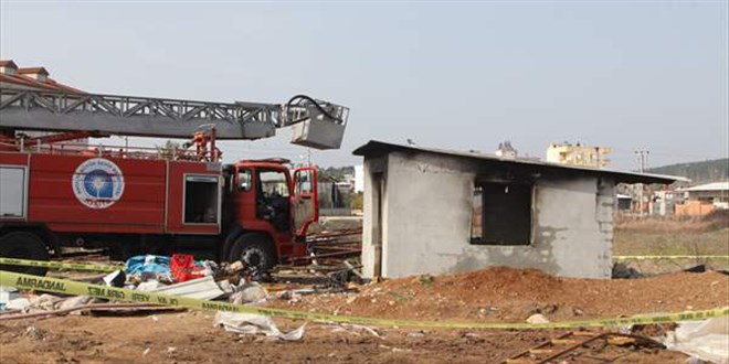 Barakada çıkan yangında emekli öğretmen hayatını kaybetti