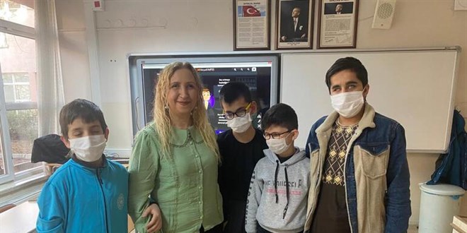 Huri öğretmen, gözlerini kaybedince kendini engellilere adadı