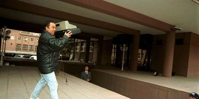 Devlet krizi çıkaran kavganın üzerinden 21 yıl geçti