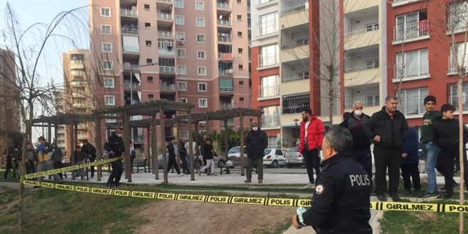 Platonik aşık dehşet saçtı! Hançerle öldürdü, arkadaşını yaraladı