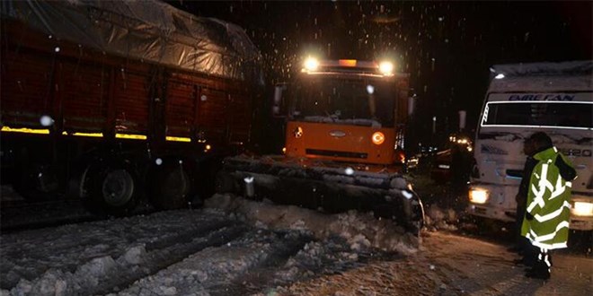 Antalya-Konya karayolu tüm araç trafiğine kapatıldı