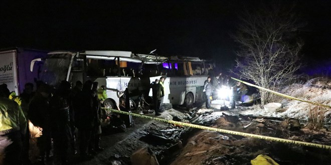 Çankırı'da otobüs devrildi, 2 kişi öldü, 3'ü ağır 27 kişi yaralandı