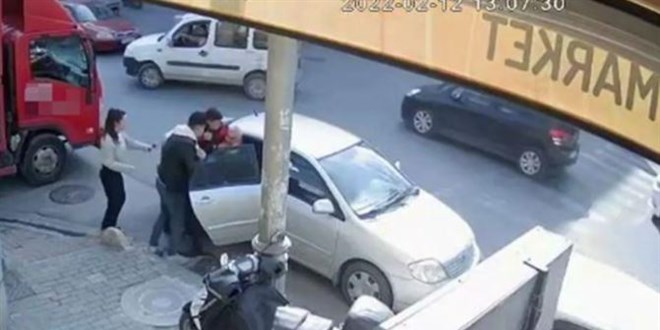 Avcılar'da bir kişiyi darbeden iki özel harekat polisi açığa alındı
