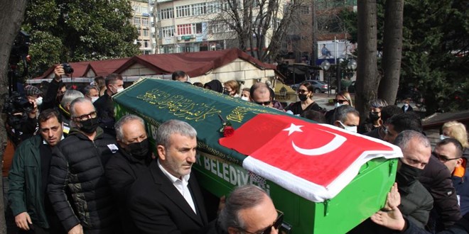 Kocaeli'de silahlı saldırıda ölen gazetecinin cenazesi toprağa verildi