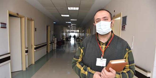 Üç kez yakalandığı koronayı atlatan Başhekimden aşı çağrısı