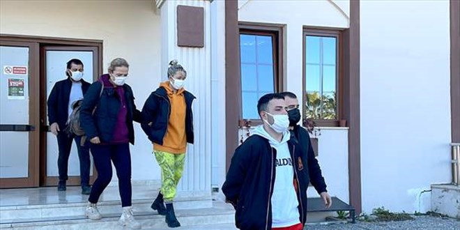 Serbest bırakıldıktan bir saat sonra hırsızlık yapan 2 zanlı tutuklandı