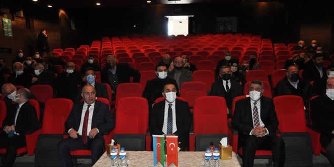 Başkonsolos sitem etti, salon öğrencilerle doldu