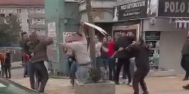 Görenler çığlık çığlığa kaldı, kavganın ortasında zülfikar kılıcıyla saldırmaya kalktı