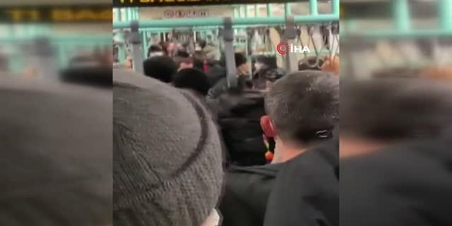 Cevizlibağ'da tramvay içinde tekme tokat kavga kamerada