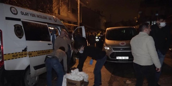 Komşular kokudan rahatsız oldu, genç kadın evinde ölü bulundu