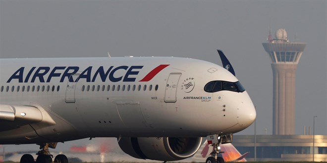 'Namaz klmas 'radikalleme' saylan Air France pilotu mahkemece hakl bulundu