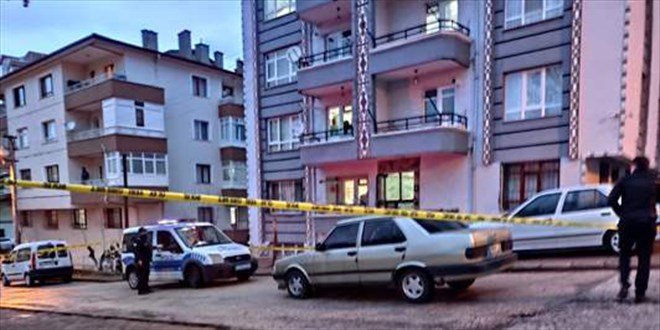 Boşandığı karısını alıkoydu, kızlarını almaya gelen anne ve babasını vurdu