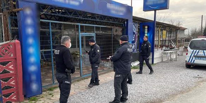 Sakarya'da yol kenarnda beklerken silahla vurulan kii yaraland