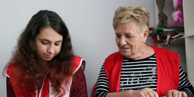 Yürekli annenin son arzusu zihinsel engelli evlatlık kızını iş sahibi etmek