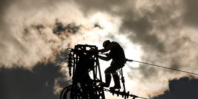 Isparta'daki elektrik arzalarna 400 personelle mdahale ediliyor