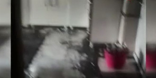 Karısının kendisini terk etmesine sinirlenen koca evini yaktı!