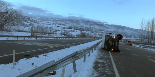 Tokat'ta servis aracı devrildi, bir asker şehit oldu, 3 asker yaralandı